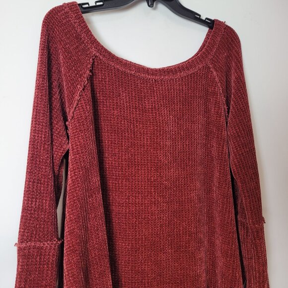 Bucketlist Women's Rust Red Chenille Long Sleeve Top w/thumb holes - Picture 3 of 11